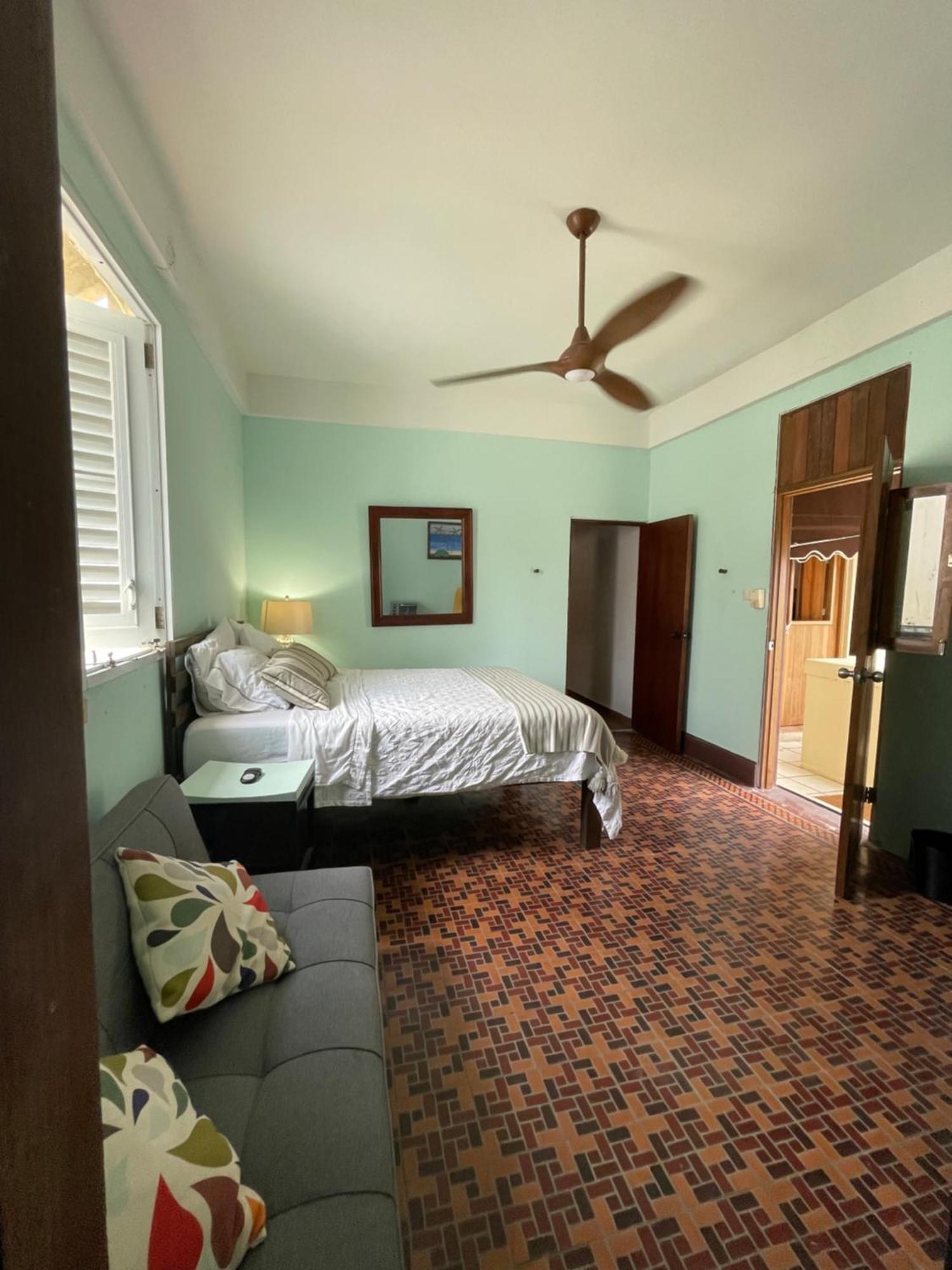Fresh Tropical Colonial Style Walk-Up- Rooftop Terrace- Beach View San Juan Buitenkant foto