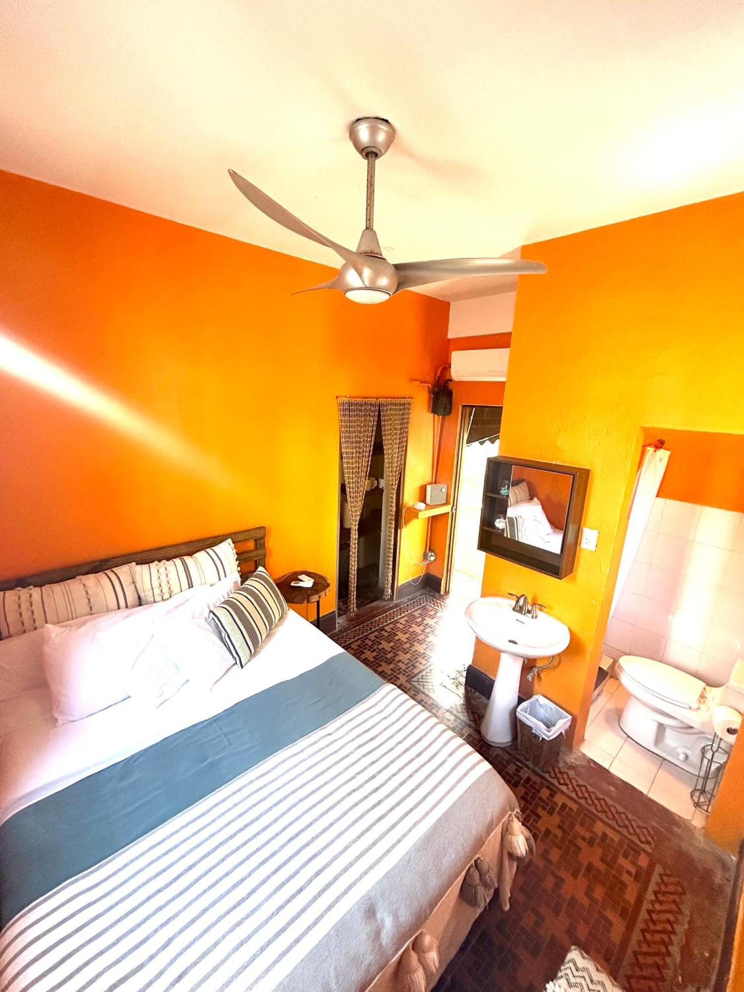 Fresh Tropical Colonial Style Walk-Up- Rooftop Terrace- Beach View San Juan Buitenkant foto
